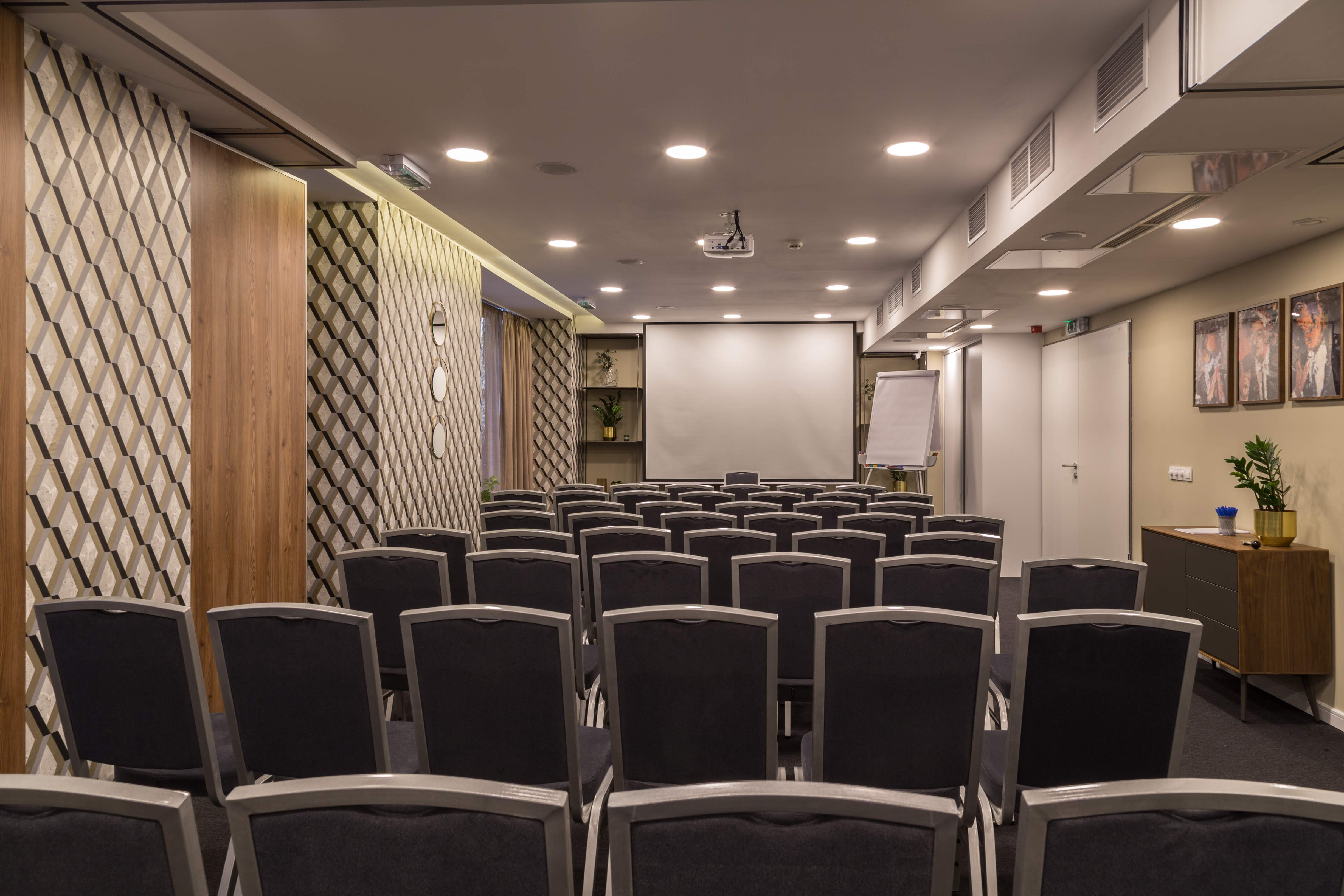 The 90 m² Rumbach Space set up in conference layout